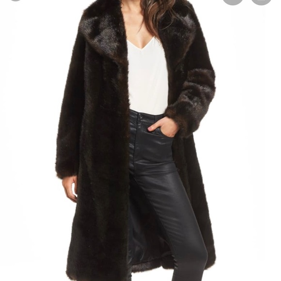 faux fur coat long length, worn only once. - Picture 4 of 6